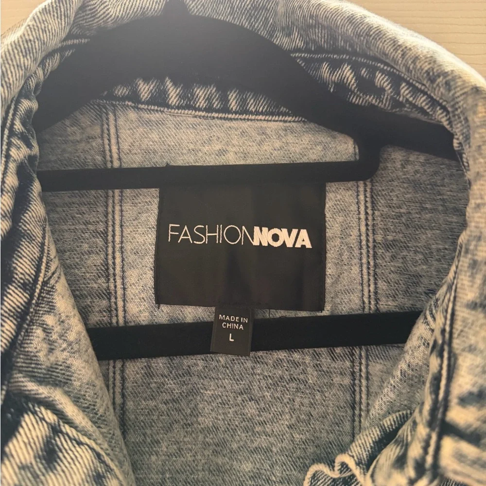 NWOT Fashion Nova Distressed Patchwork Denim Jacket - Picture 4 of 4